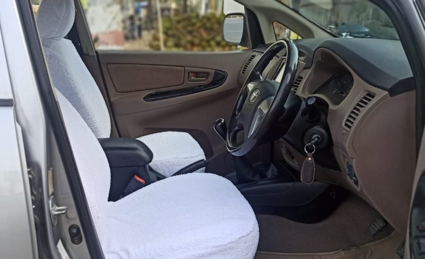 TOYOTA INNOVA G 2015