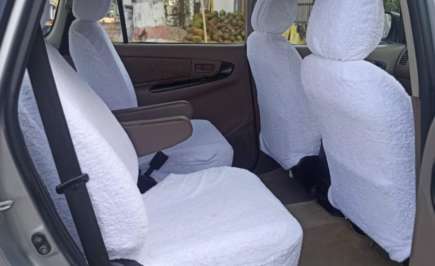 TOYOTA INNOVA G 2015