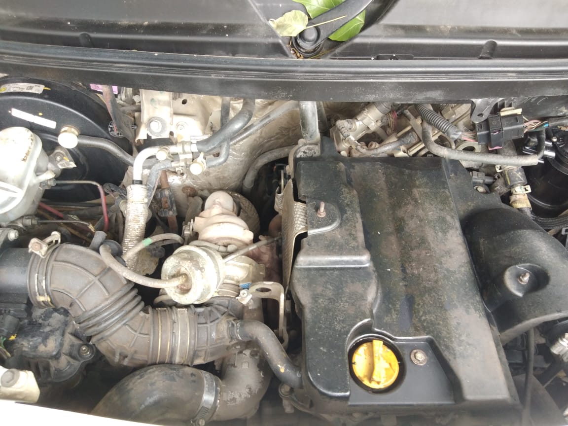 MAHINDRA TUV 300 T8 AT 2019