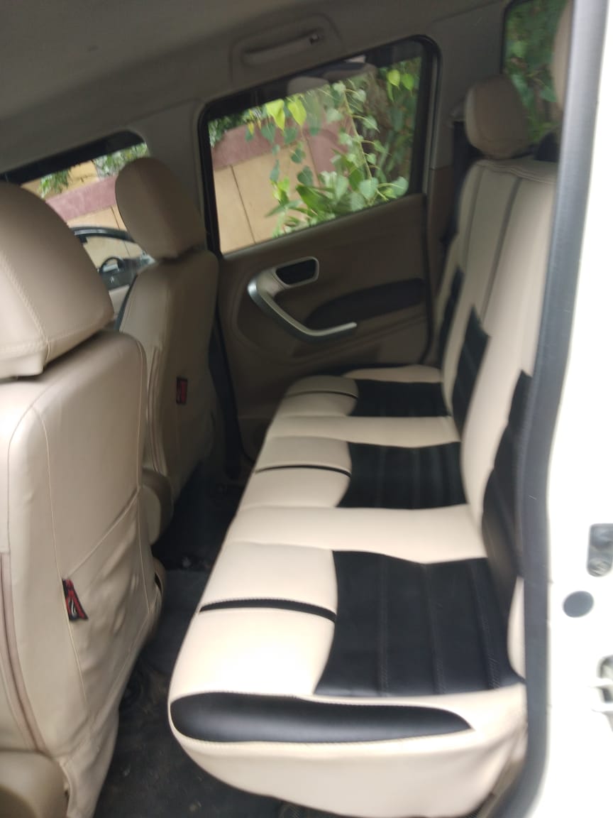 MAHINDRA TUV 300 T8 AT 2019