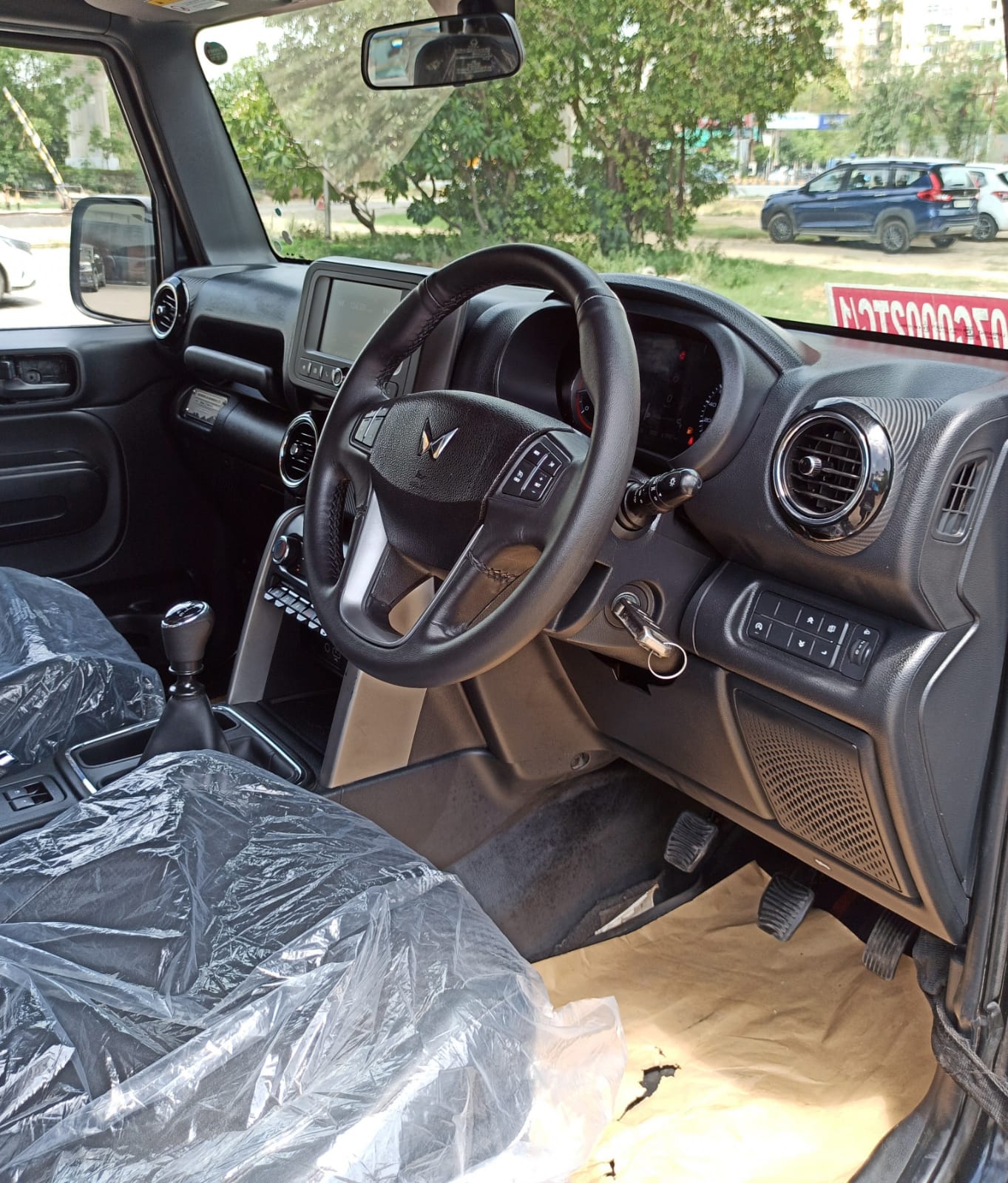 THAR LX 4*2 MT