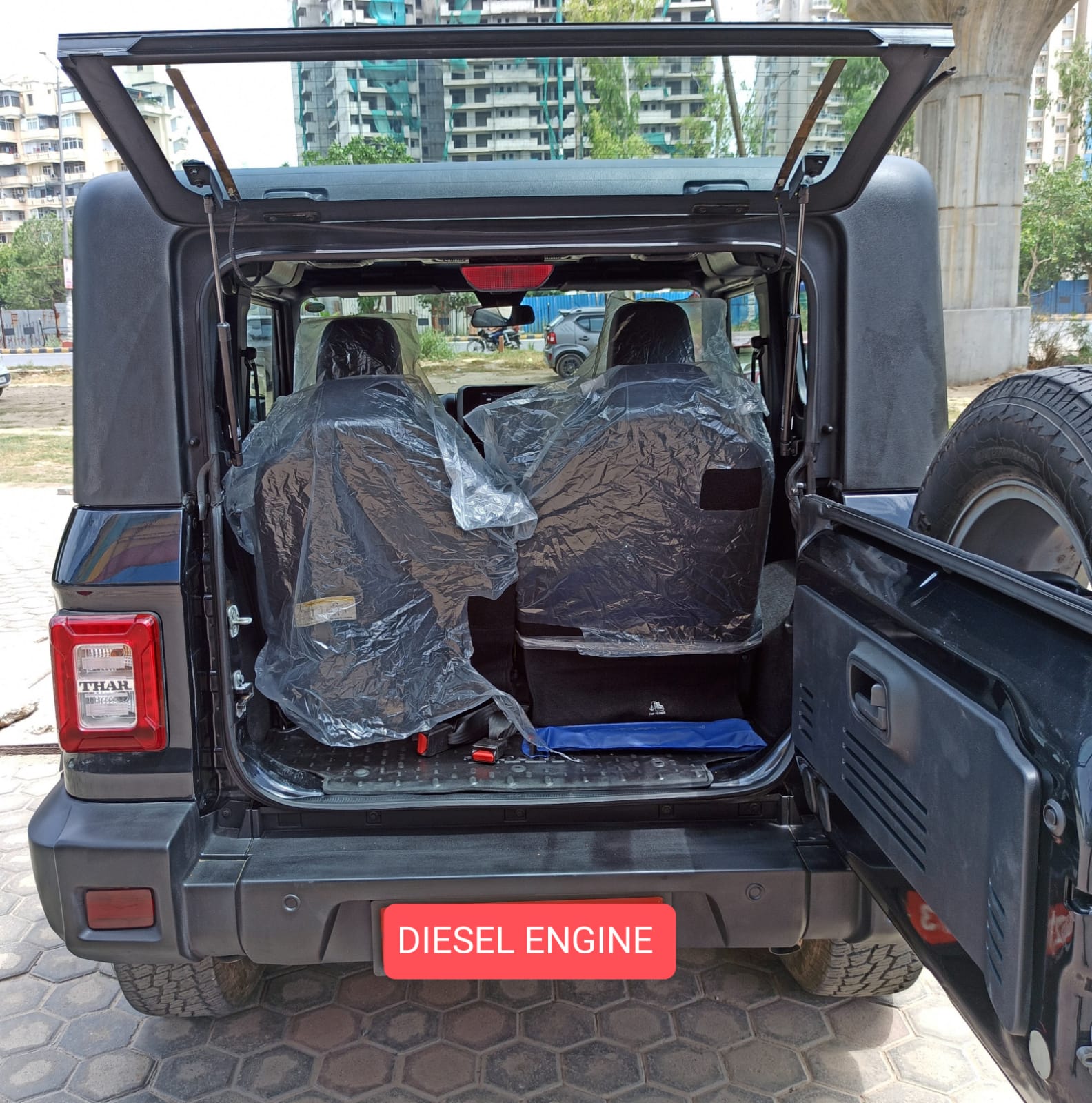 THAR LX 4*2 MT