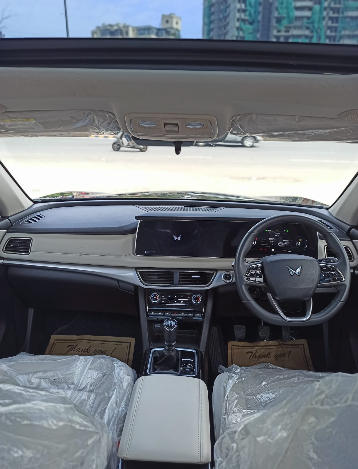 XUV700 AX7 L MT