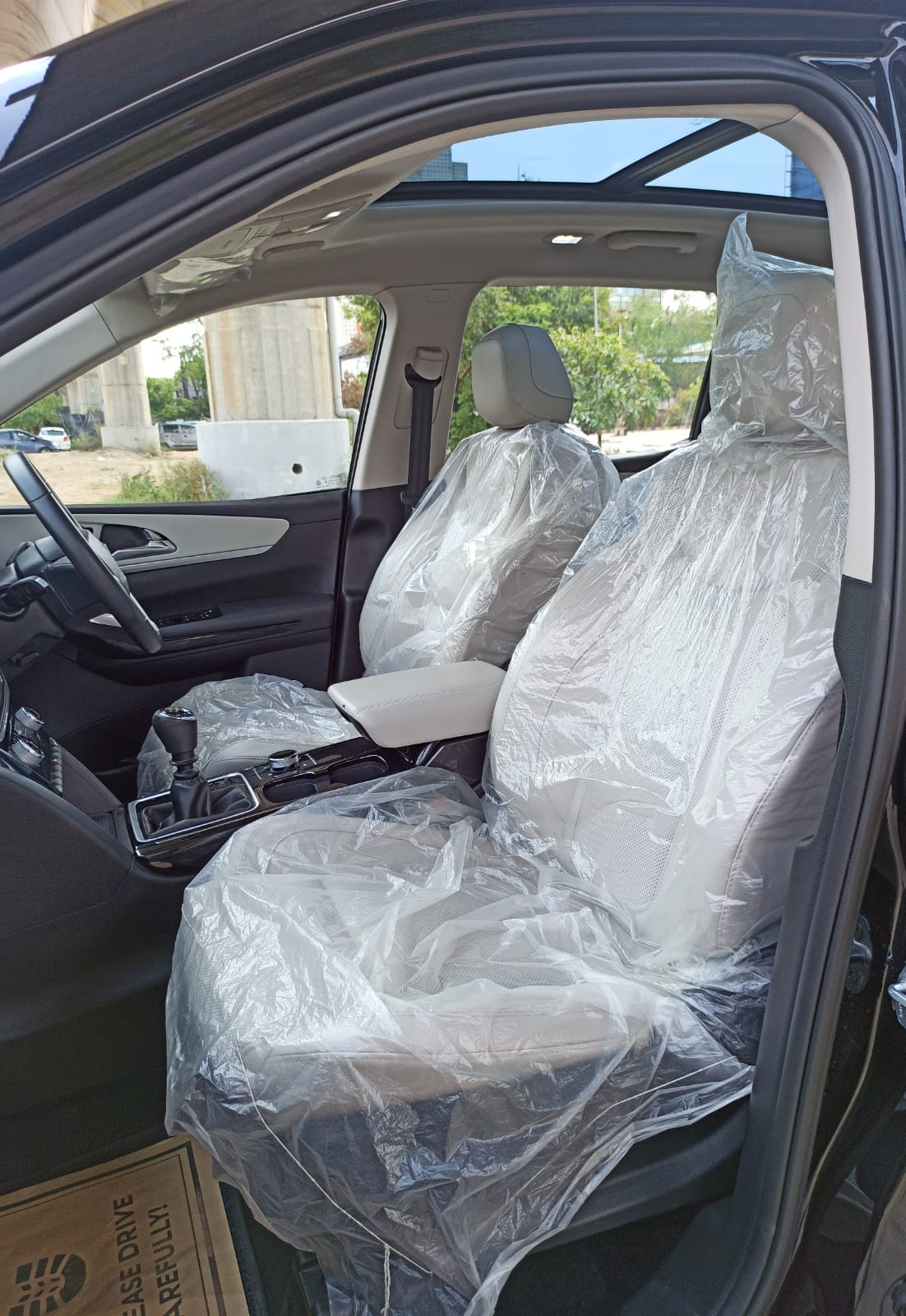 XUV700 AX7 L MT