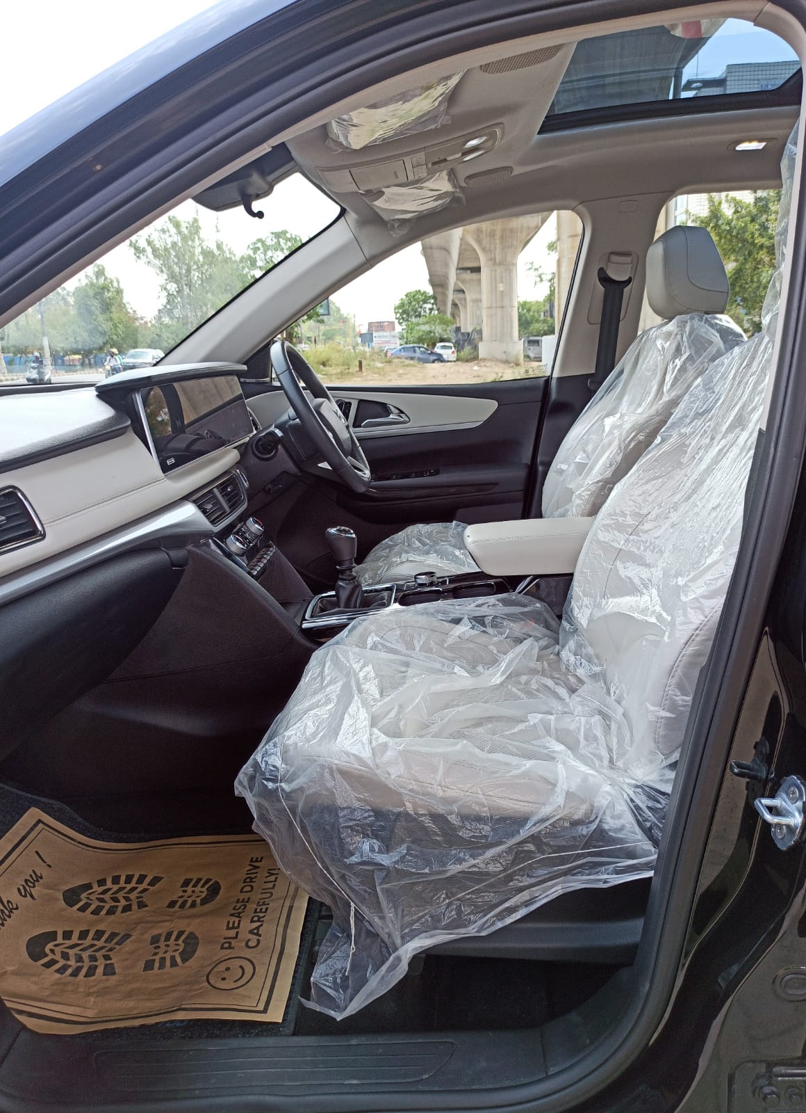 XUV700 AX7 L MT