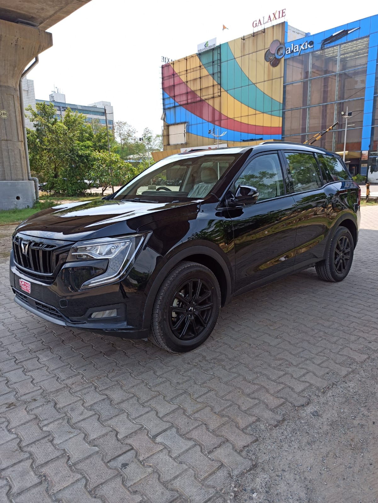 XUV700 AX7 L MT