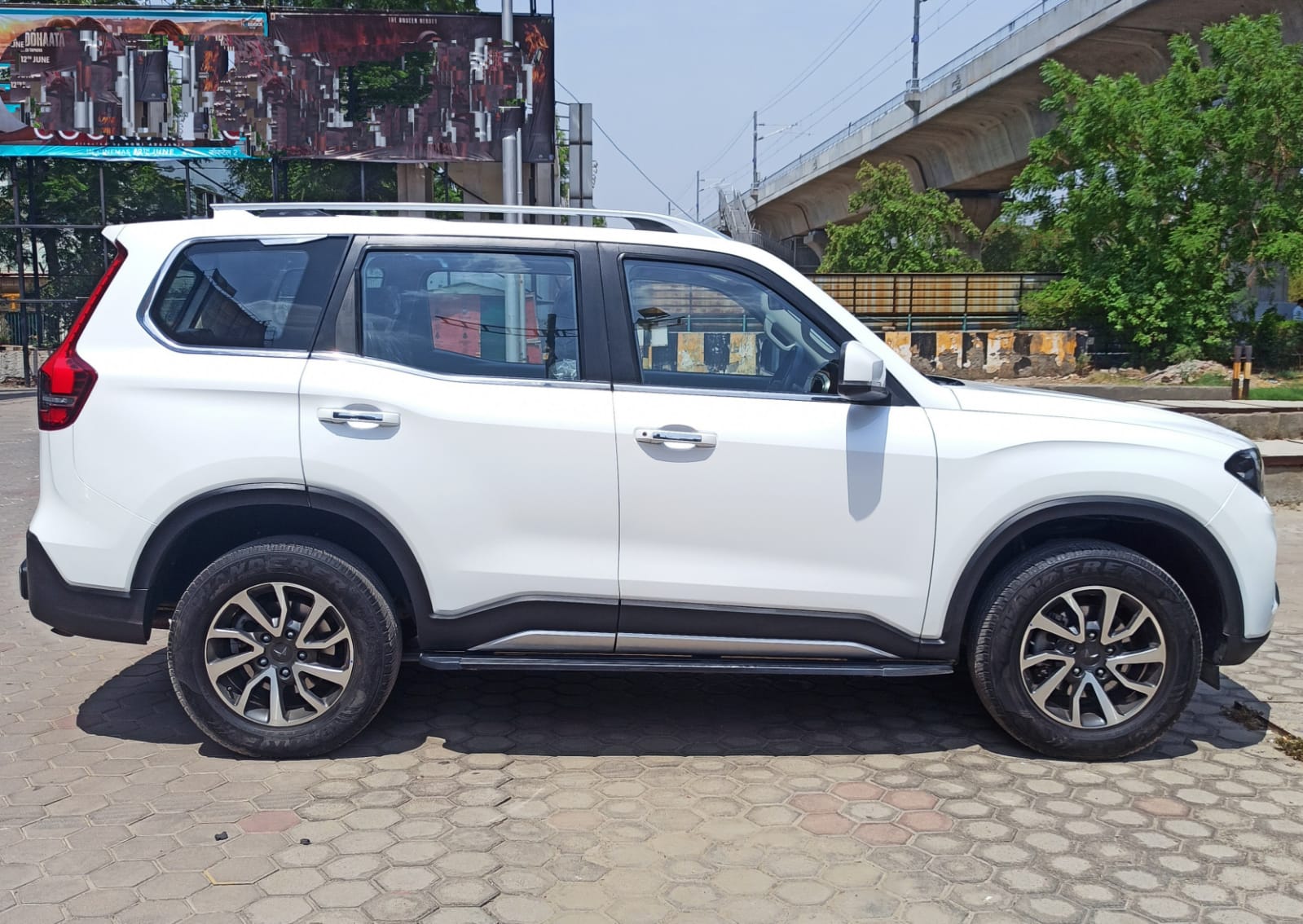 SCORPIO N Z8L AT UNREGISTERED
