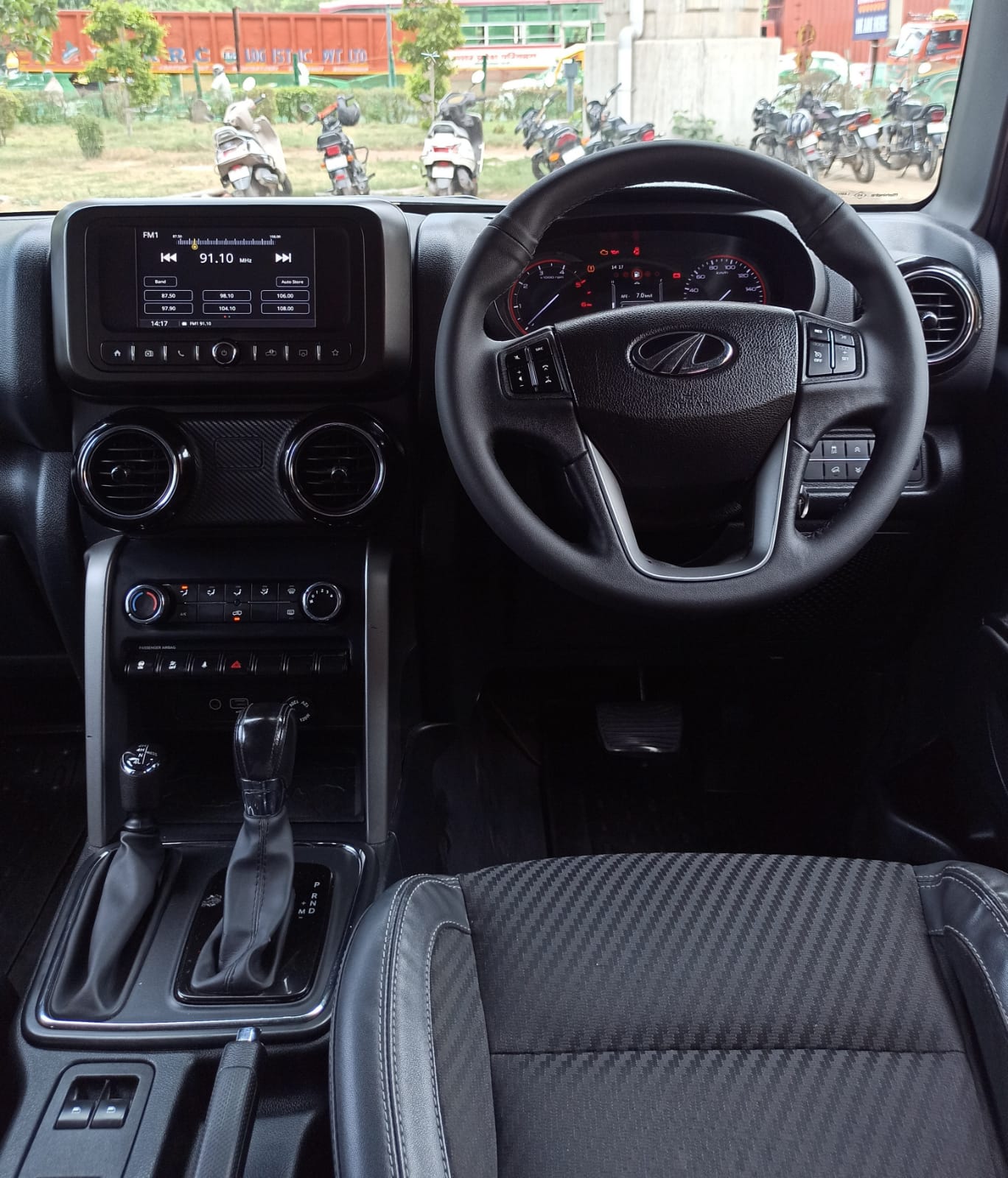 MAHINDRA THAR 4*4 LX AT DIESEL BLACK 2022