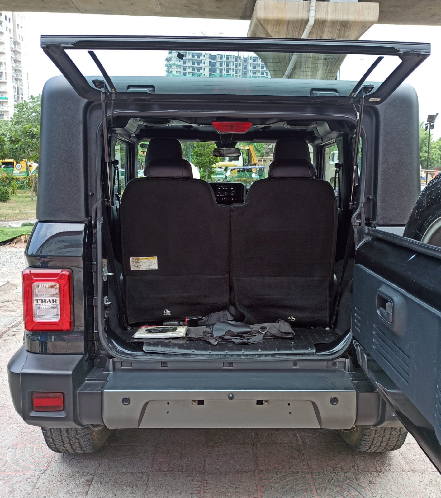 MAHINDRA THAR 4*4 LX AT DIESEL BLACK 2022