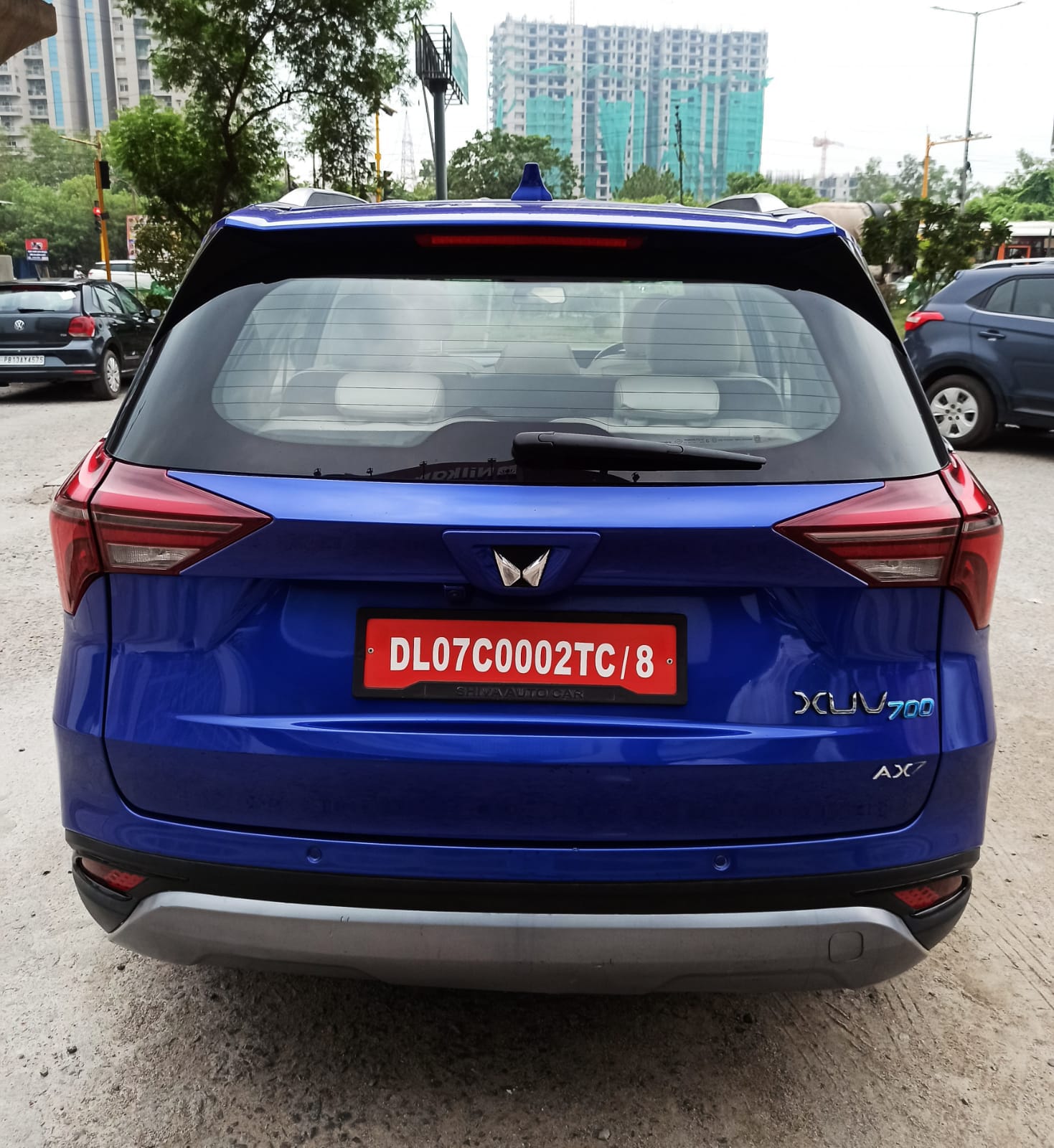 MAHINDRA XUV 700 AX7 L MT BLUE 2021