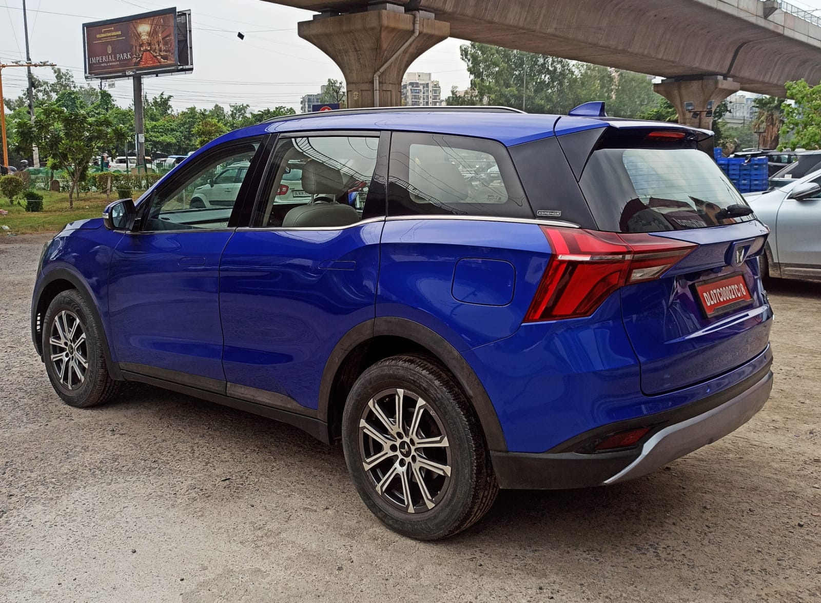 MAHINDRA XUV 700 AX7 L MT BLUE 2021