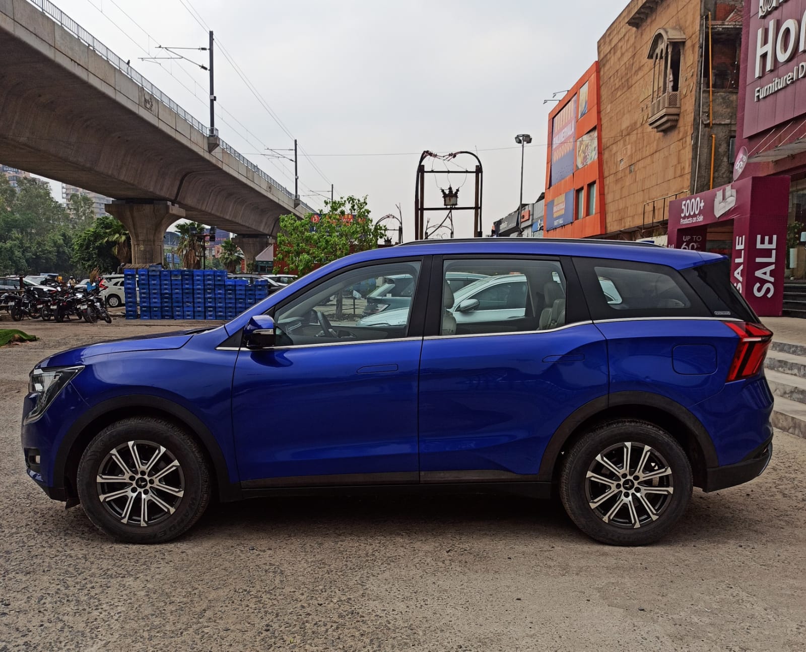 MAHINDRA XUV 700 AX7 L MT BLUE 2021