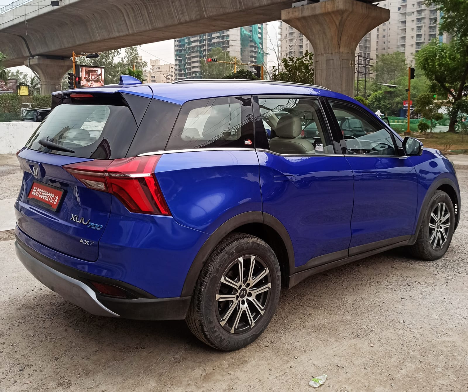MAHINDRA XUV 700 AX7 L MT BLUE 2021