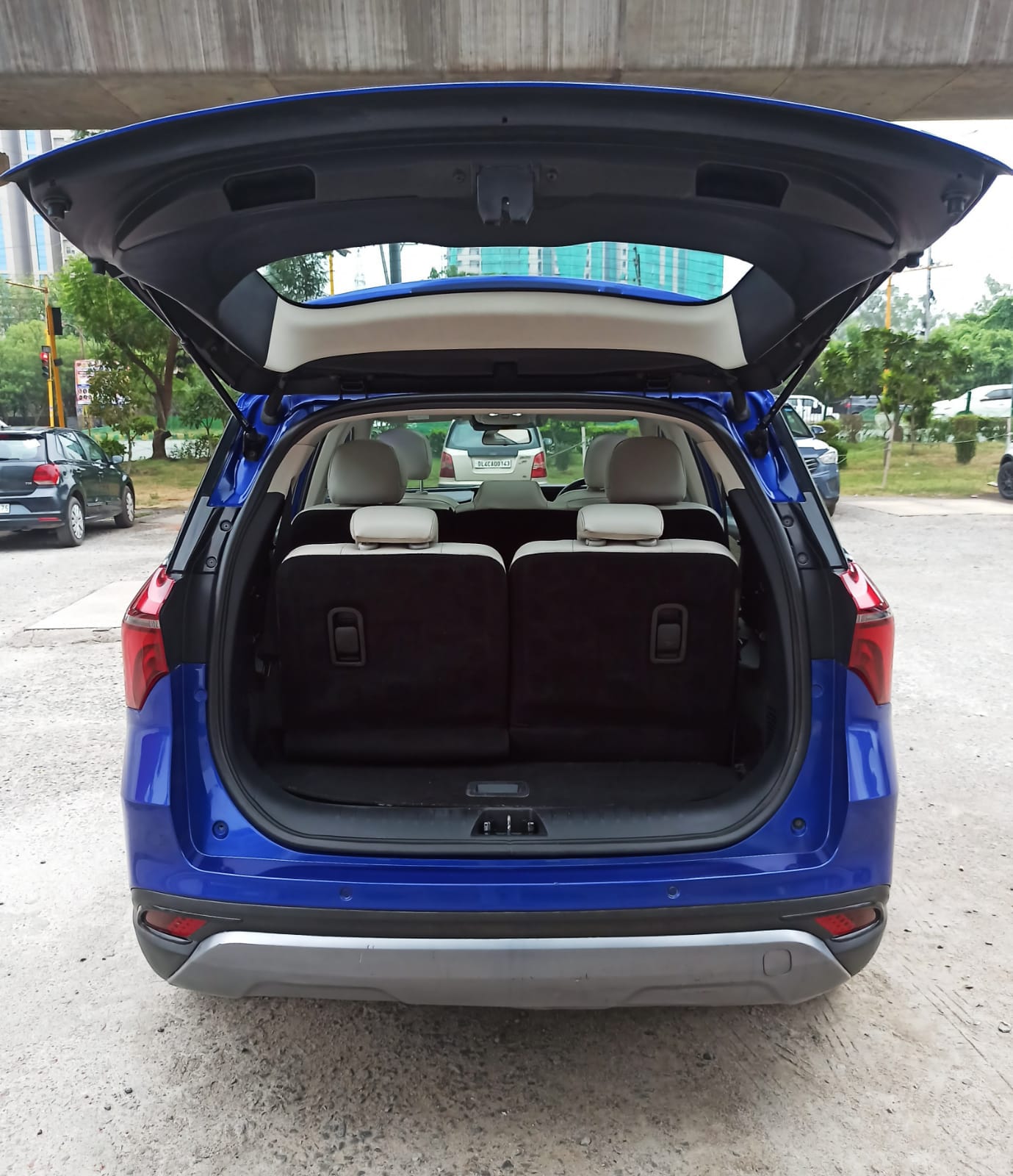 MAHINDRA XUV 700 AX7 L MT BLUE 2021