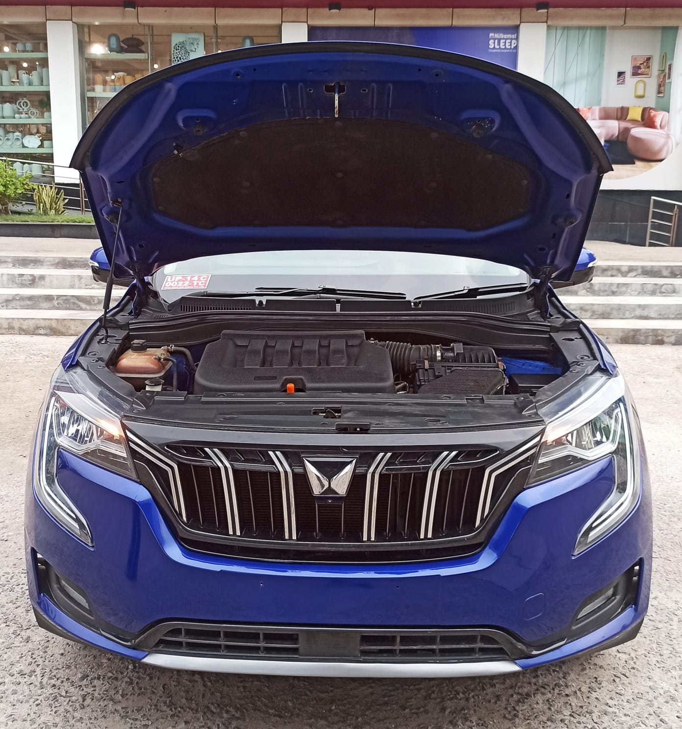 MAHINDRA XUV 700 AX7 L MT BLUE 2021