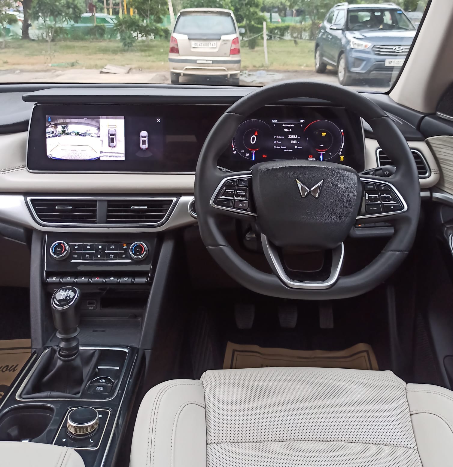 MAHINDRA XUV 700 AX7 L MT BLUE 2021