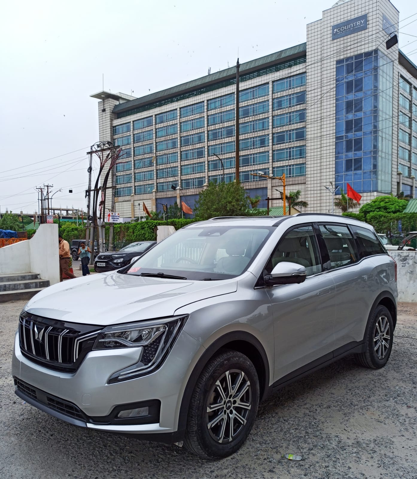 MAHINDRA XUV 700 AX7 L DIE. MT