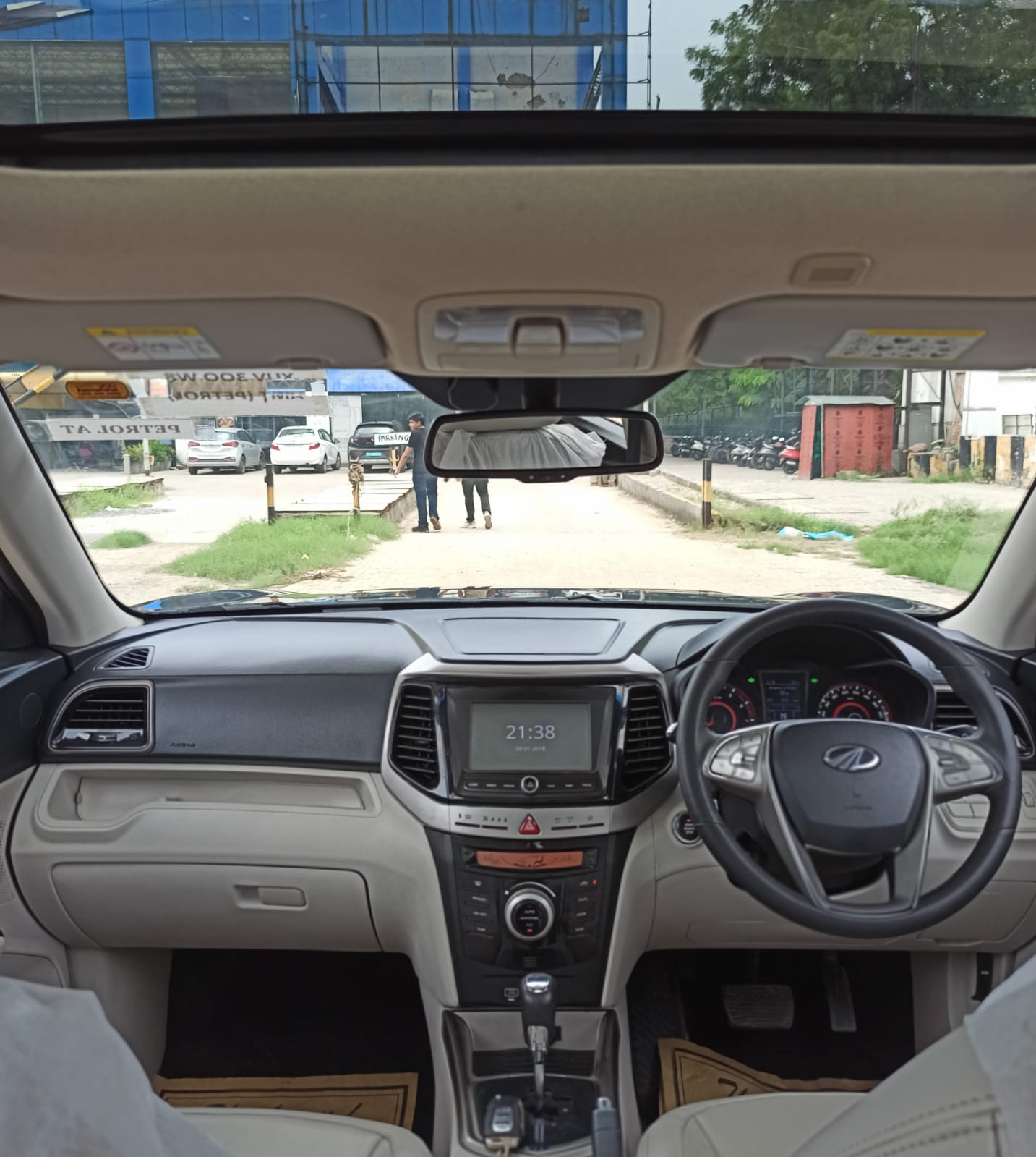 MAHINDRA XUV 300 W8 OPT. AT PETROL AQUA MAREEN 2021