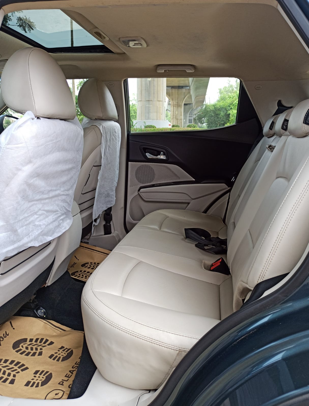 MAHINDRA XUV 300 W8 OPT. AT PETROL AQUA MAREEN 2021