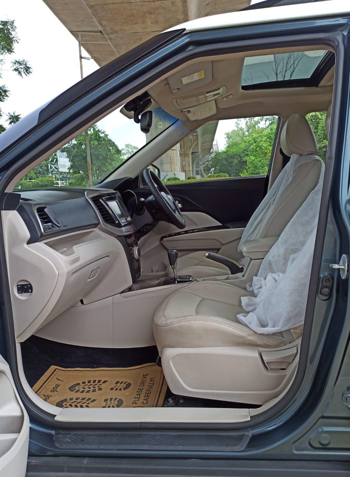 MAHINDRA XUV 300 W8 OPT. AT PETROL AQUA MAREEN 2021