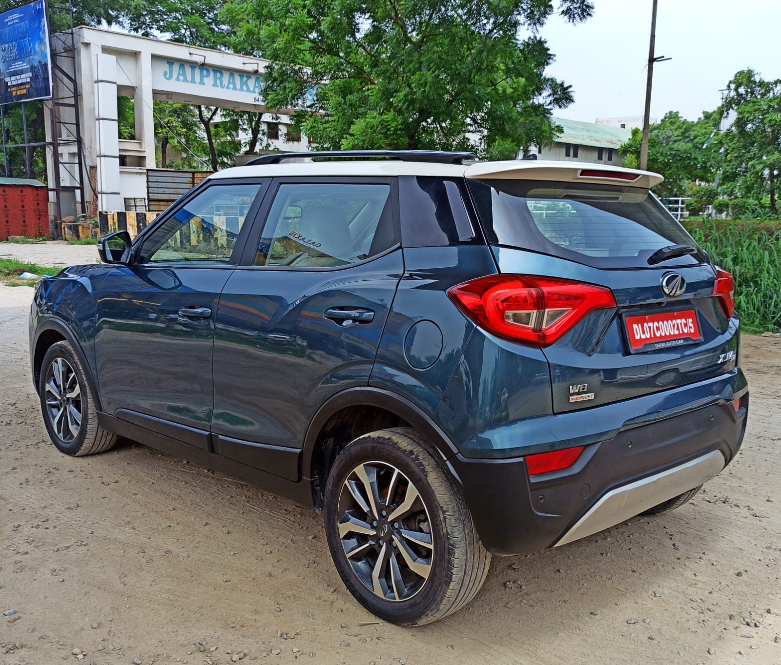 MAHINDRA XUV 300 W8 OPT. AT PETROL AQUA MAREEN 2021