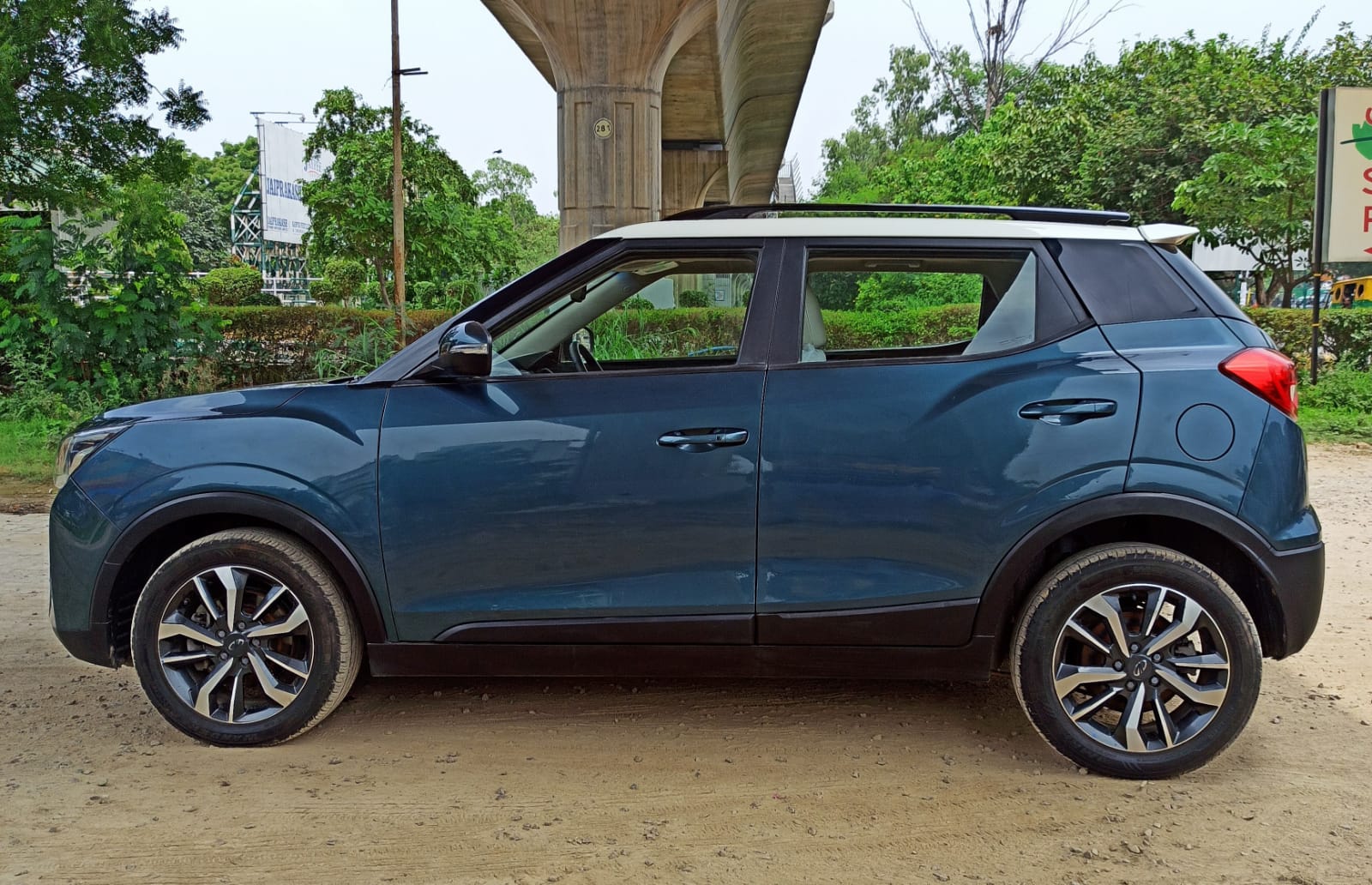 MAHINDRA XUV 300 W8 OPT. AT PETROL AQUA MAREEN 2021