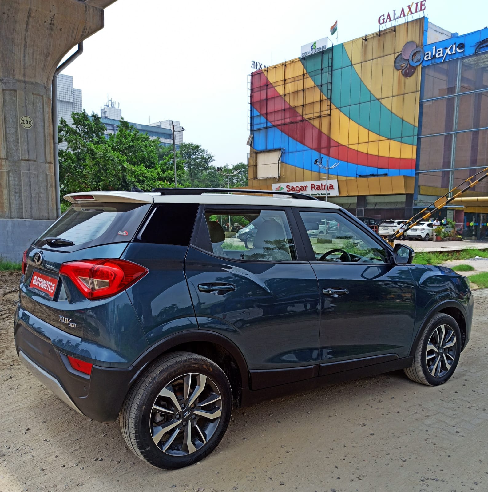 MAHINDRA XUV 300 W8 OPT. AT PETROL AQUA MAREEN 2021